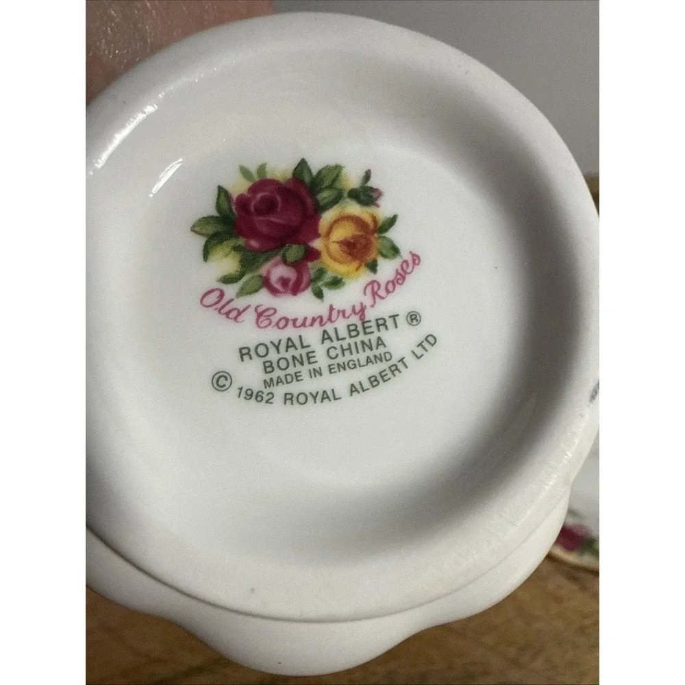 Royal Albert beautiful vintage